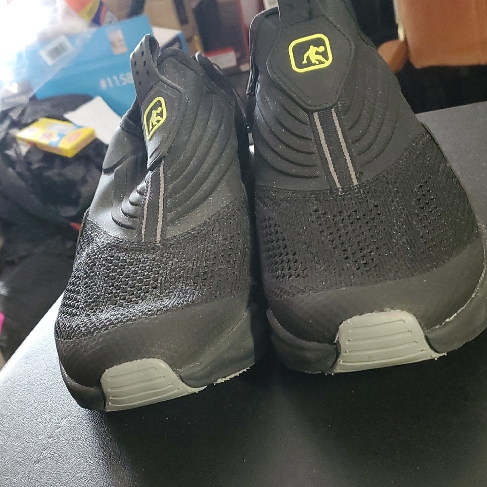 Stylish Black and Yellow Athletic Shoes - Picture 3 of 5